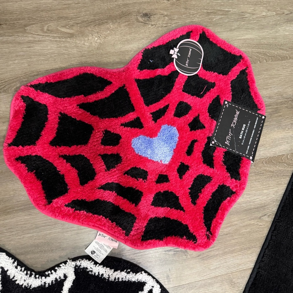 Betsey Johnson spider web heart bathroom rug